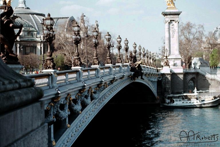 Parisian Bridge.jpg - These bridges are great!